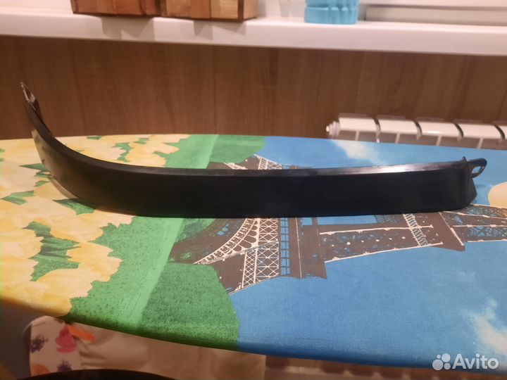 Молдинг правый под фару нива шевроле 2007г.в