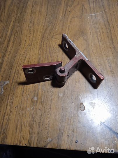 Петля двери