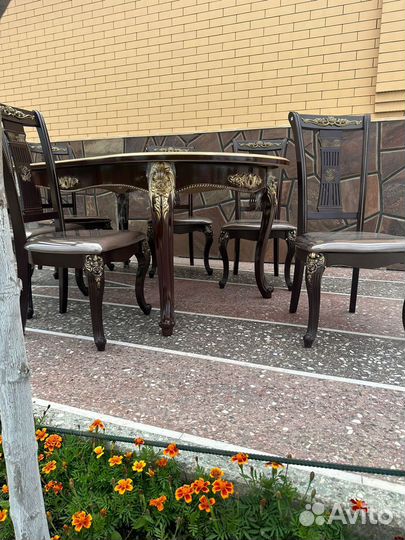 Кухонный стол и стулья