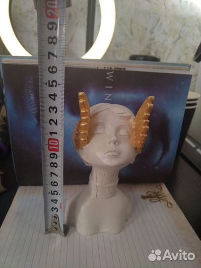 Девушка с крыльями