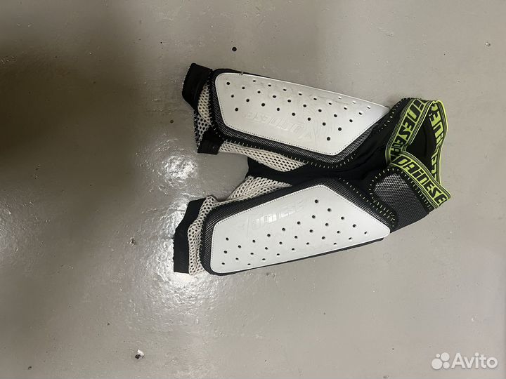 Защитные шорты dainese
