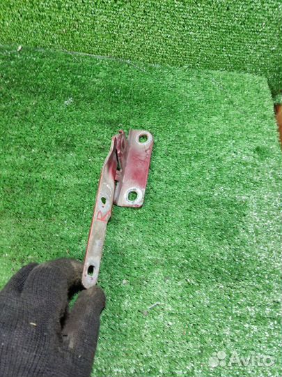 Петля капота правая Renault Logan