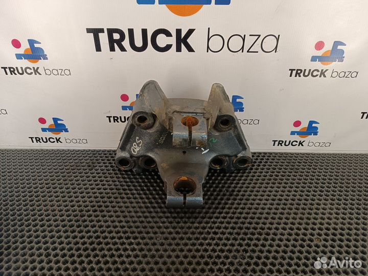 1785815 Кронштейн передней рессоры правы