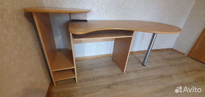Стол компьютерный / письменный