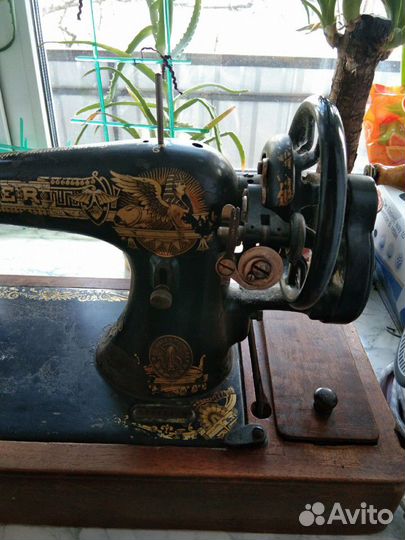 Швейная машинка Зингер рабочая