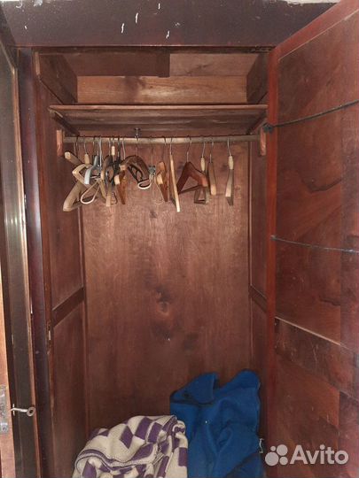 Шкаф платяной старинный