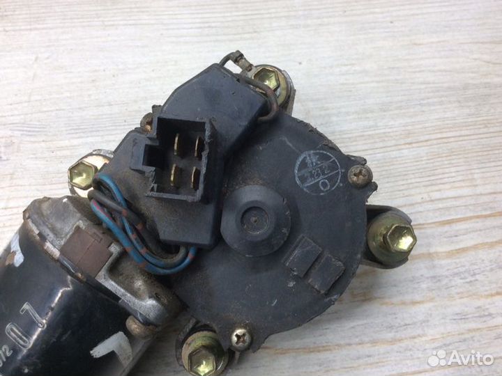 Моторчик стеклоочистителя передний Mitsubishi L300