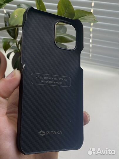 Карбоновый чехол pitaka iPhone 12