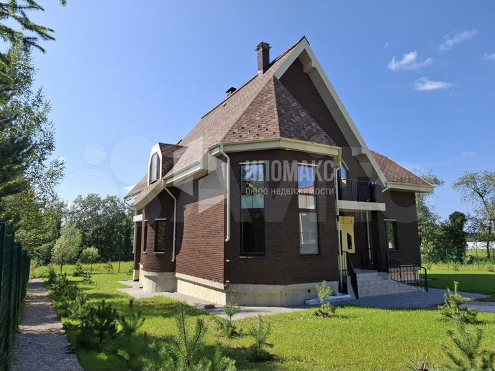 Коттедж 290 м² на участке 21 сот.