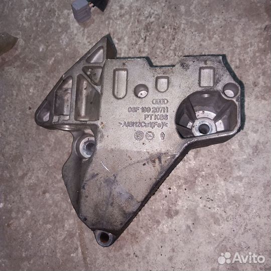 Audi a4 b7 кронштейн двигатель 06F199207H