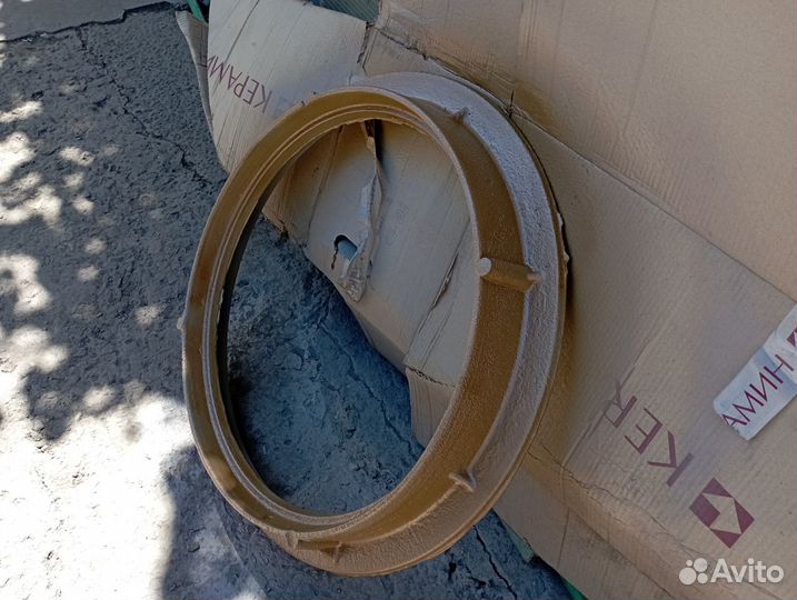 Люк канализационный чугунный звезда, стороны света