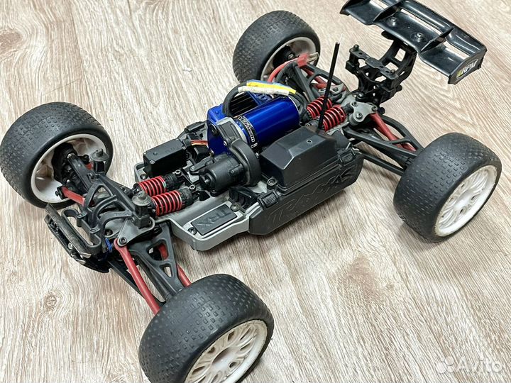 Traxxas E-Revo 1/16 VXL rc модель