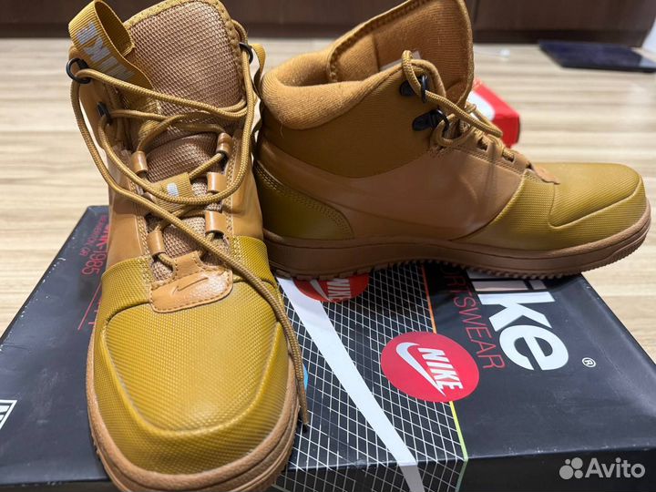 Кроссовки Nike