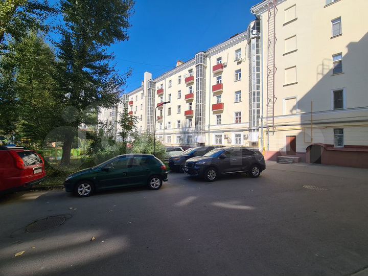 2-к. квартира, 67 м², 1/5 эт.