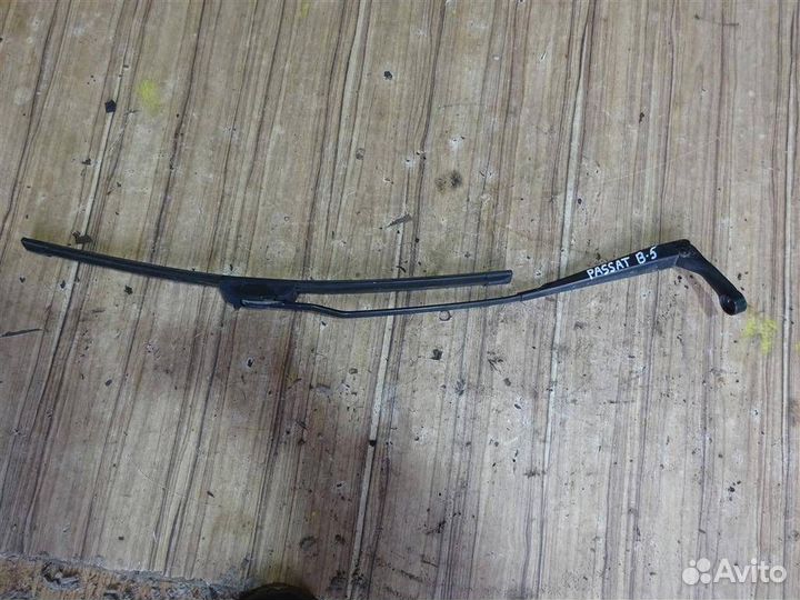 Поводок стеклоочистителя передний правый Volkswag