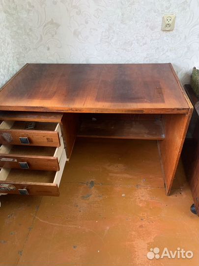 Письменный стол из массива дерева бу