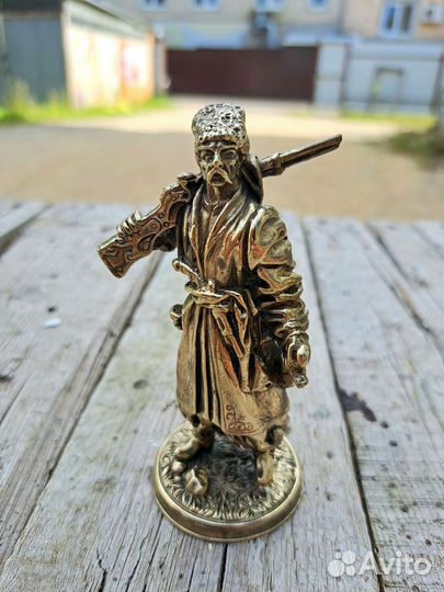 Бронзовая статуэтка 