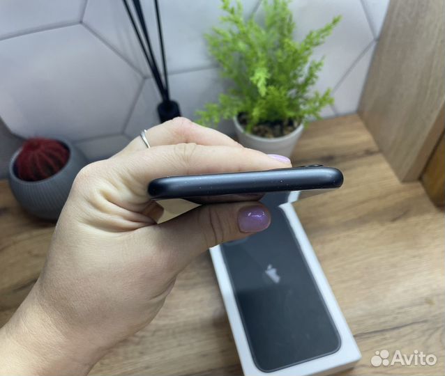 iPhone 11, 64 ГБ