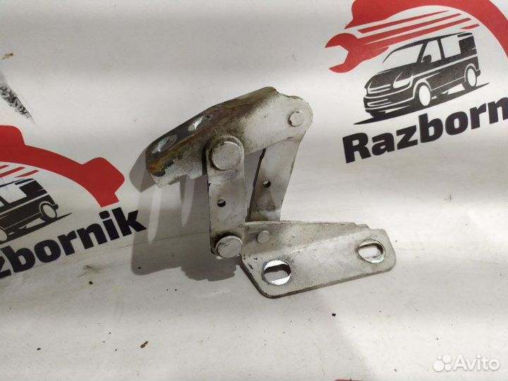 Петля капота правая Mercedes Sprinter W903 2.1D