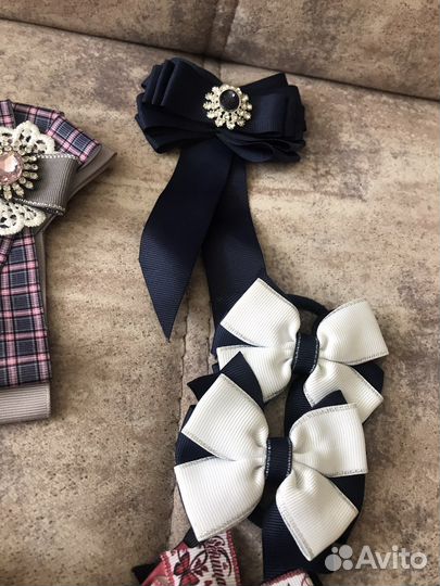 Резинки для волос, брошки, ручная работа