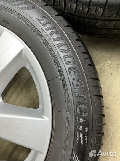 Bridgestone Ecopia NH100 RV 215/60 R17 96H