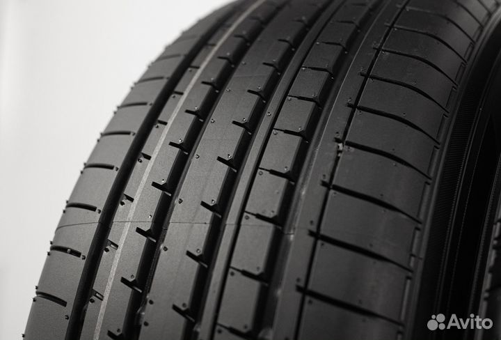 Yokohama BluEarth-XT AE61 225/65 R17 102H