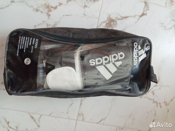 Боксерские перчатки 10 oz adidas