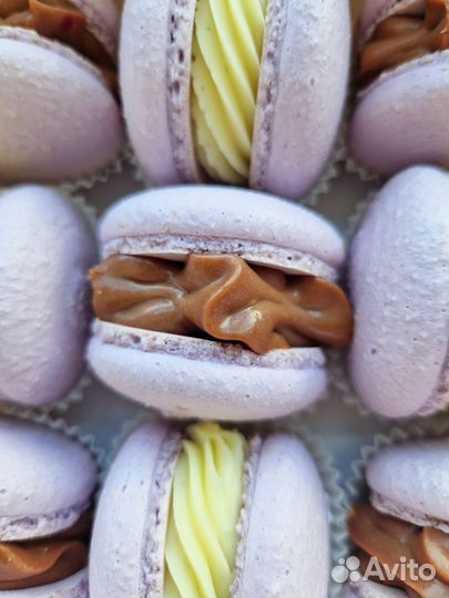 Десерты макаронс, макарон, макарун