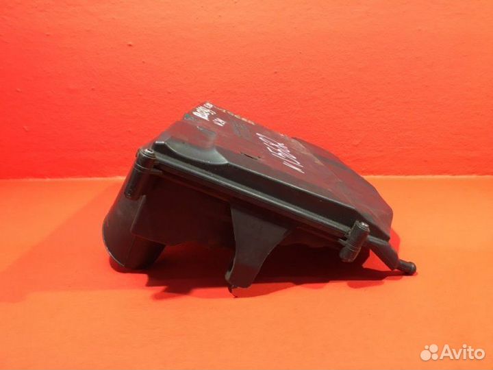 Корпус воздушного фильтра правый Mercedes-Benz