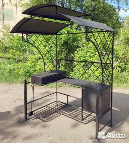 Кованый мангал с крышей