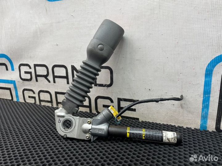 Ответная часть ремня безопасности передняя левая