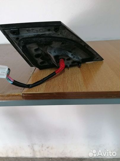 Боковое зеркало