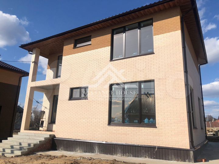 Коттедж 135 м² на участке 6 сот.