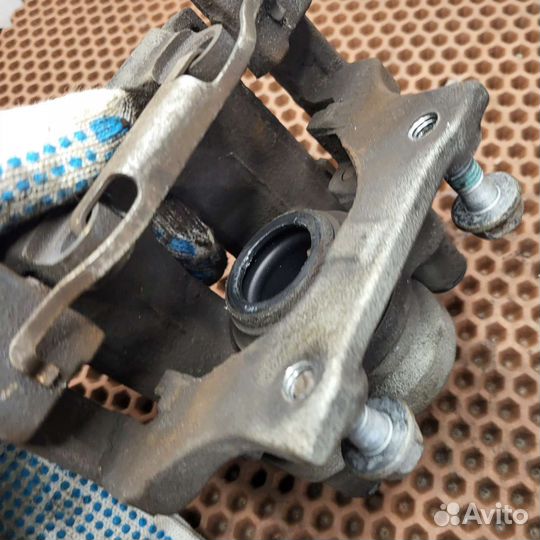 Суппорт задний правый BMW e81 e87 e90 e92 e84 f30