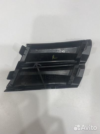 Заглушка буксировочного крюка