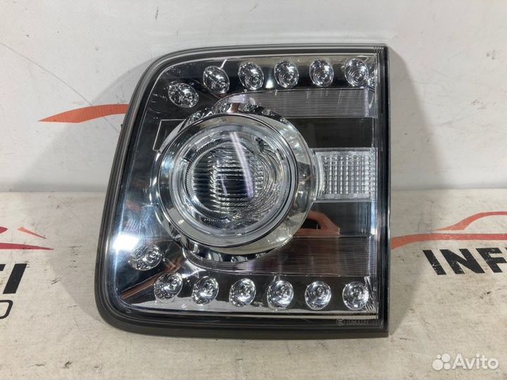 Фонарь в дверь багажника правый Nissan Patrol Y62