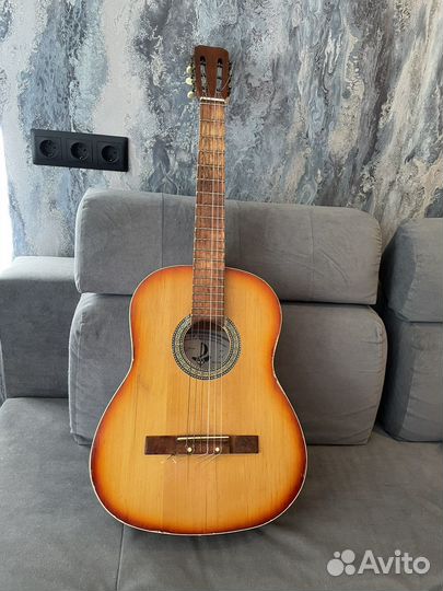 Акустическая гитара
