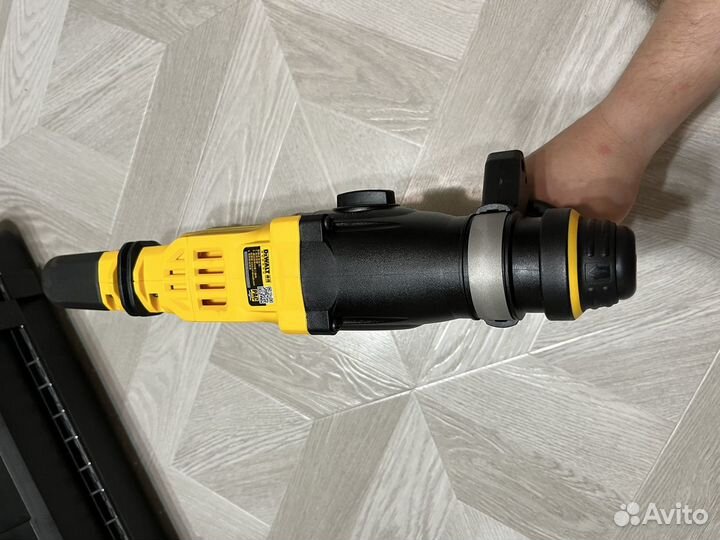 Перфоратор Dewalt DCH263