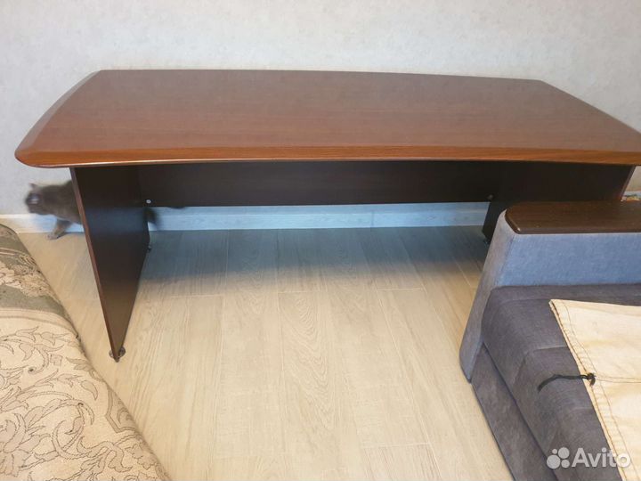 Офисный стол