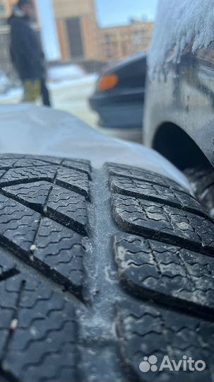 Pirelli Winter Sottozero 3 225/40 R19 и 255/35 R19 93H