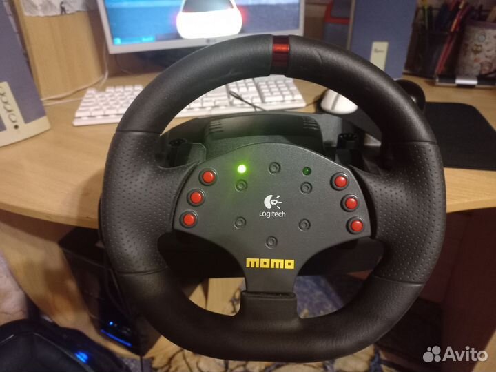 Игровой руль logitech momo racing