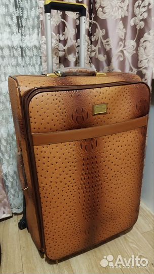 Чемодан на колесах большой