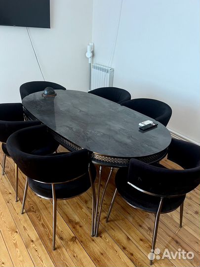 Стол со стульями