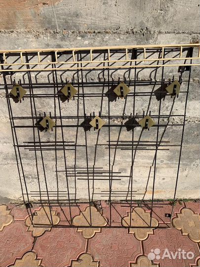 Вешалка настенная металлическая