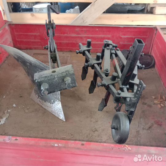 Плуг и культиватор для мотоблока