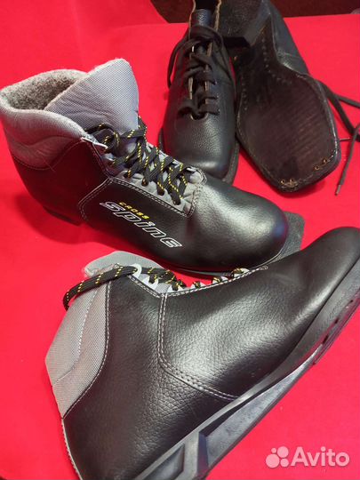 Лыжные ботинки р. 43 и р. 2.5.5