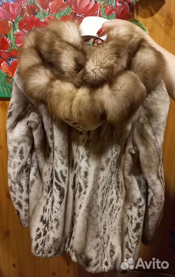 Шуба норковая с капюшоном из соболя