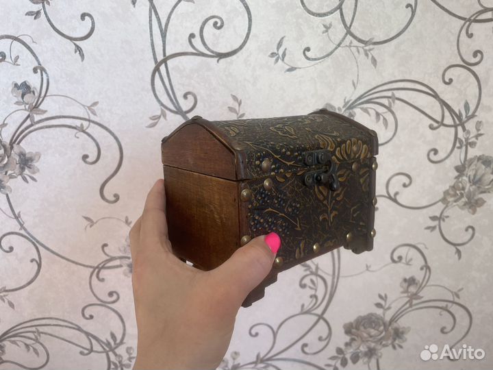 Шкатулка для украшений из дерева