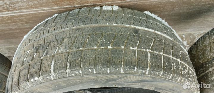 Bridgestone Blizzak VRX 215/50 R17 30G