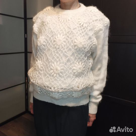 Винтажный свитер махровый с цветами белый